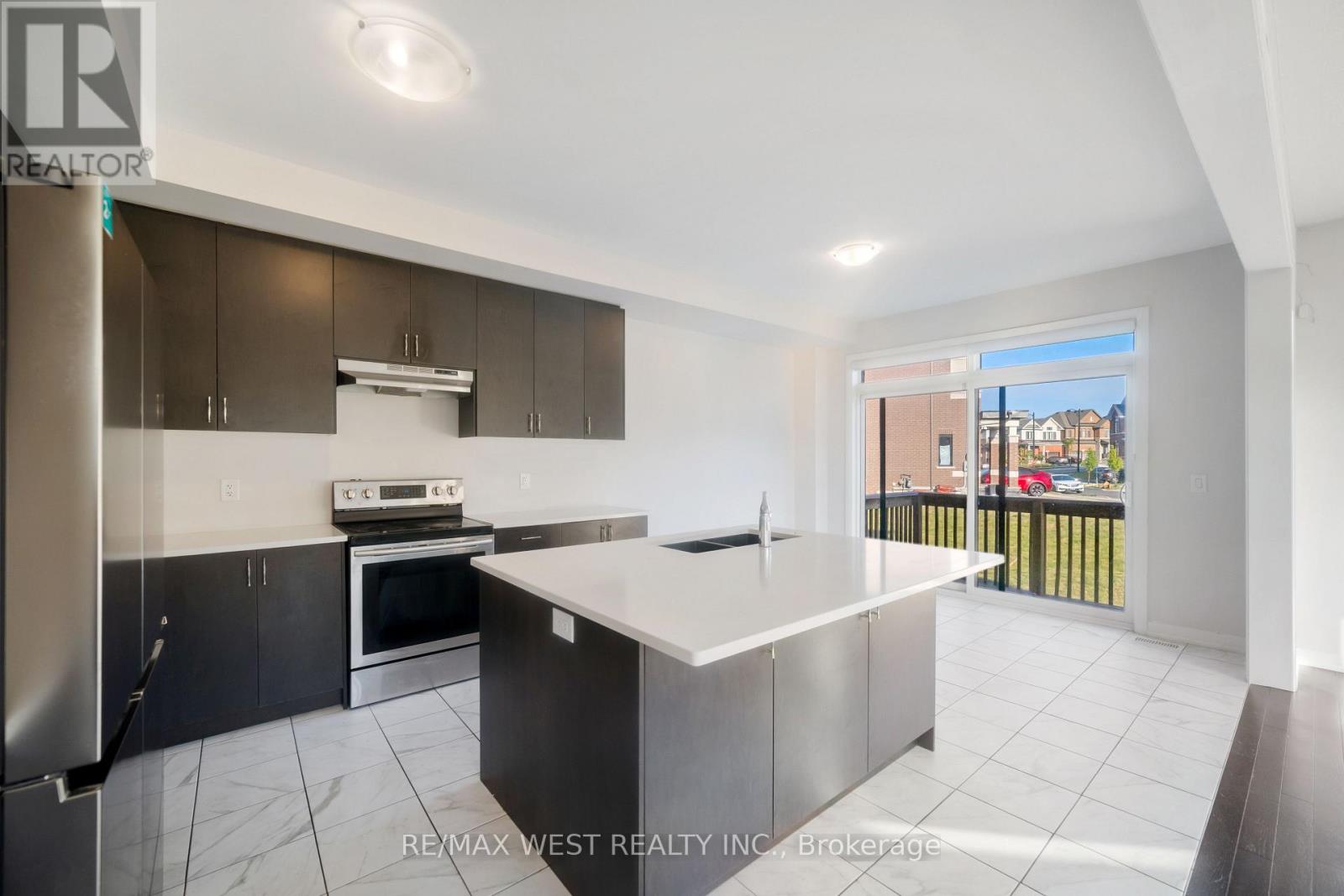 297 Bismark Drive, Cambridge, Ontario  N1S 0C6 - Photo 9 - X12446391