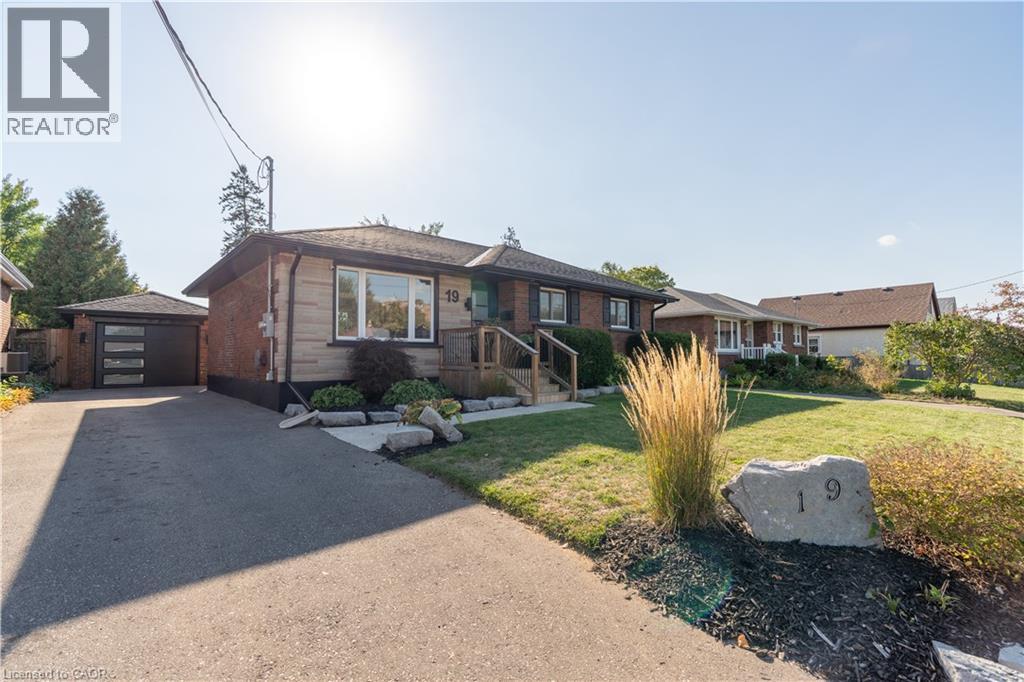 19 Russell Street, Brantford, Ontario  N3R 1Y8 - Photo 2 - 40776527