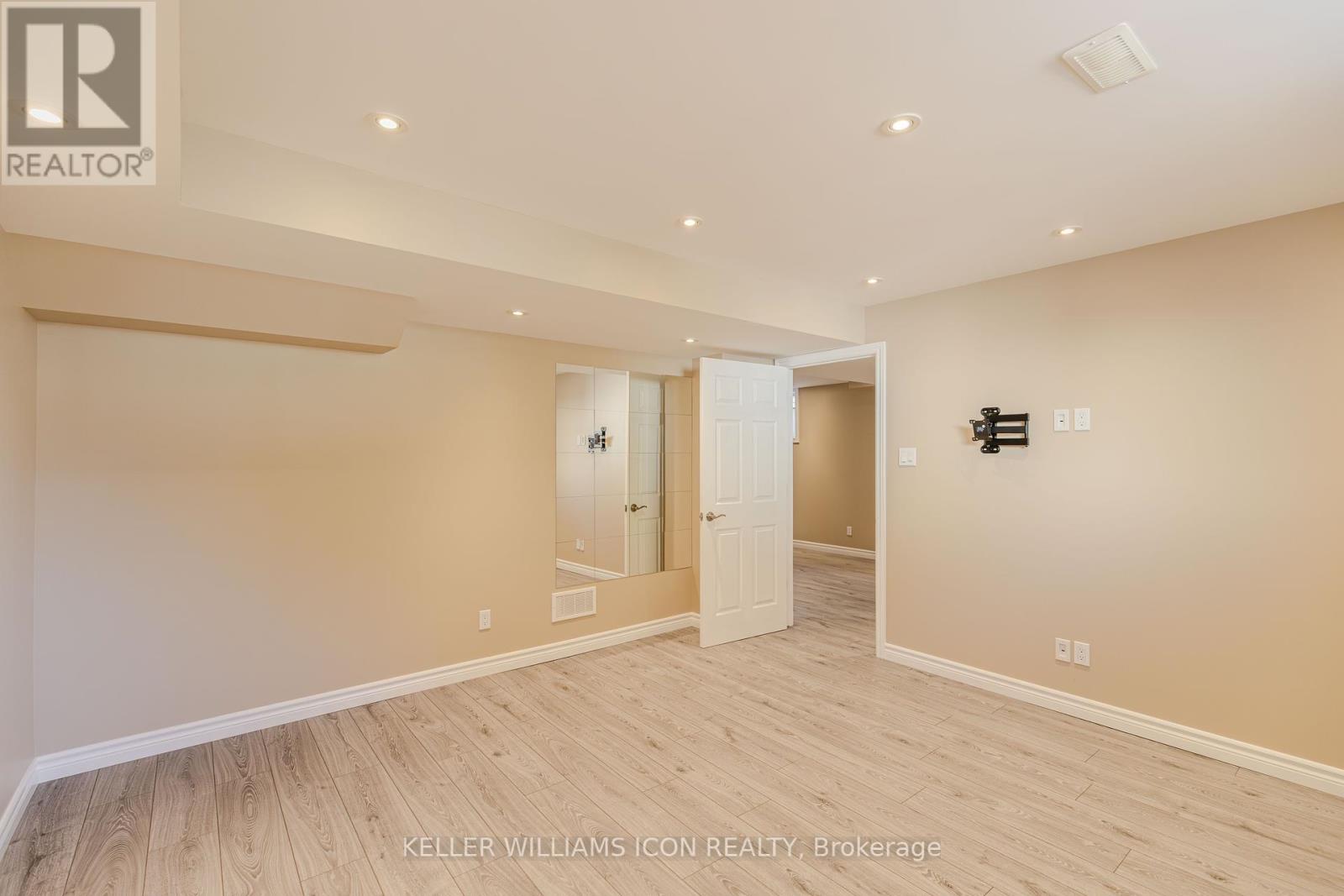 245 Kiwanis Court, Ottawa, Ontario  K1T 0H6 - Photo 44 - X12405751