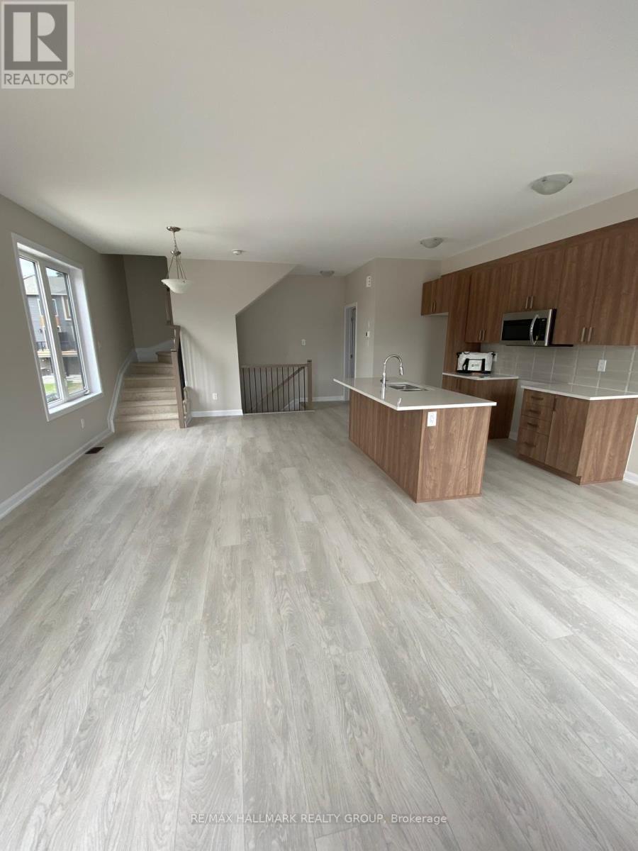 348 Raheen Court Ottawa Circuit, Ottawa, Ontario  K2C 3H2 - Photo 4 - X12437056