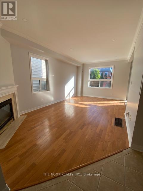 107 Charest Place, Whitby, Ontario  L1M 2B3 - Photo 3 - E12446499