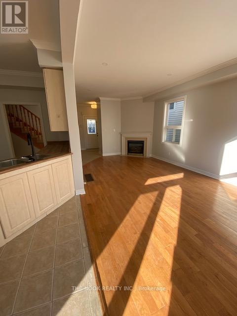 107 Charest Place, Whitby, Ontario  L1M 2B3 - Photo 4 - E12446499