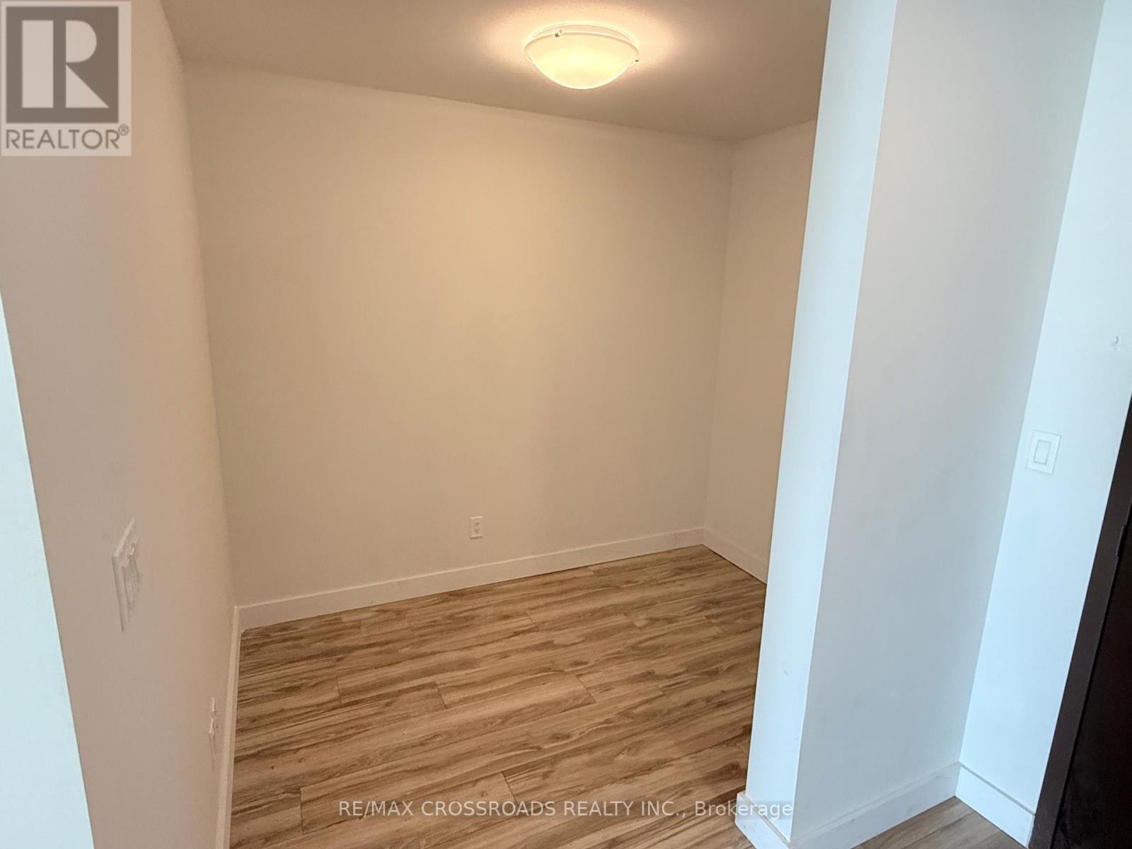 810 - 60 Frederick Street, Kitchener, Ontario  N2H 0C7 - Photo 7 - X12415461