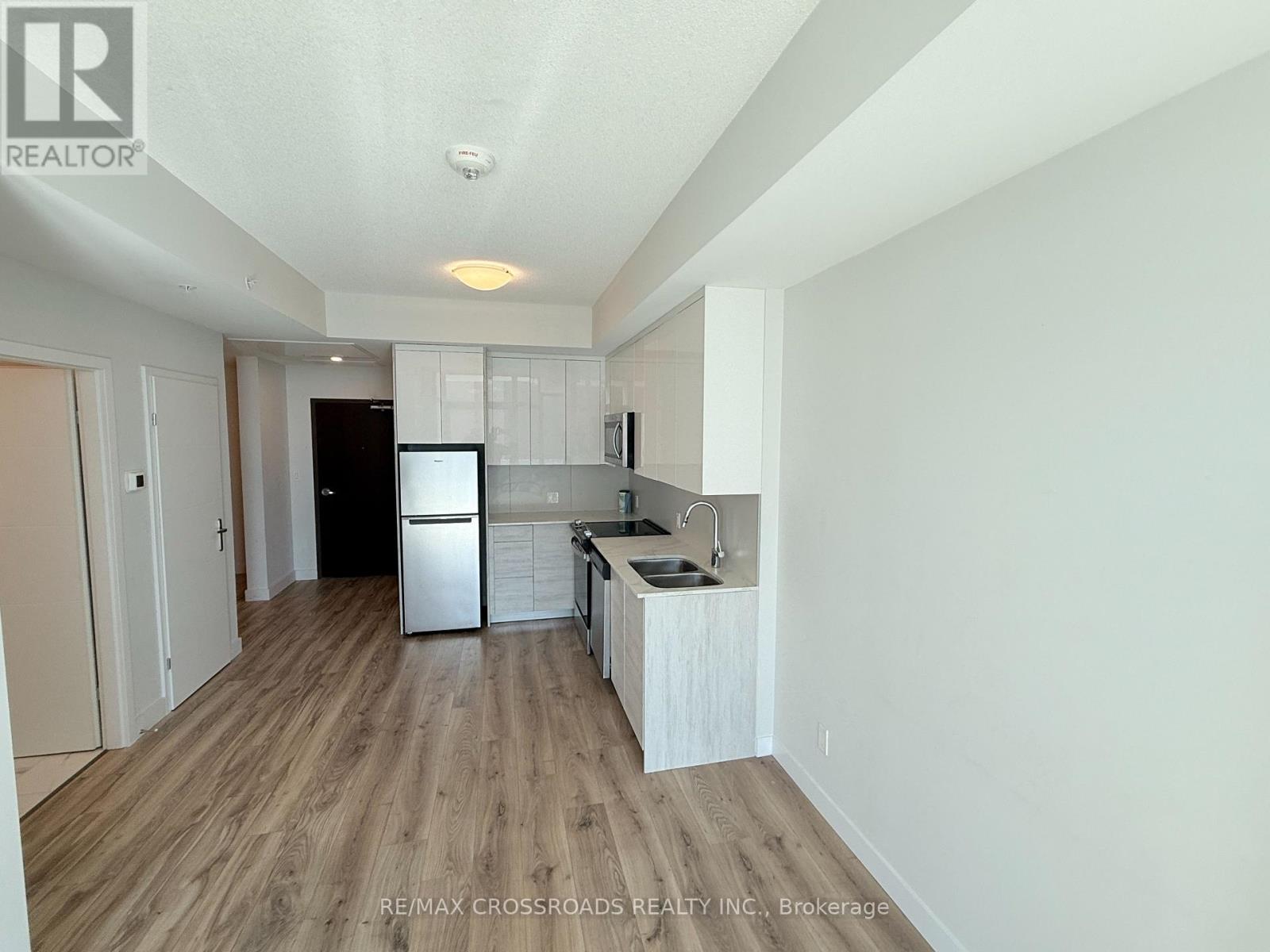 810 - 60 Frederick Street, Kitchener, Ontario  N2H 0C7 - Photo 6 - X12415461