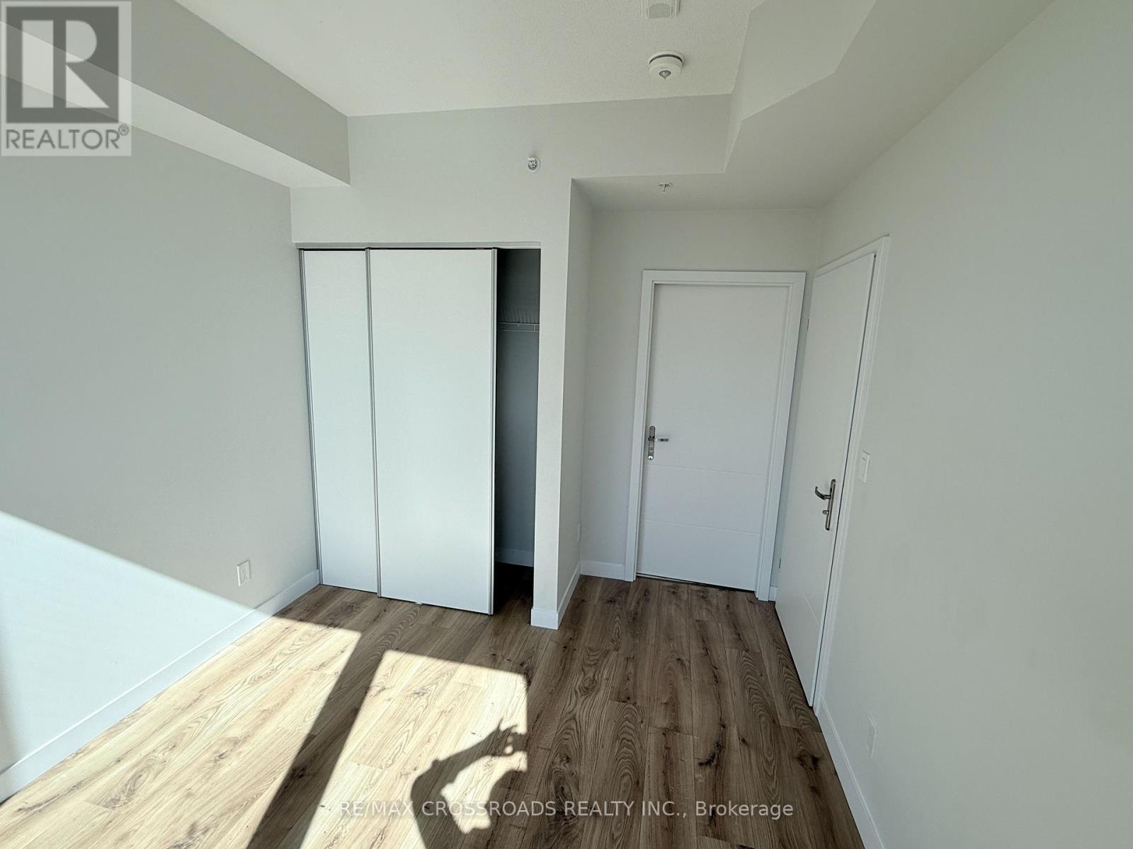 810 - 60 Frederick Street, Kitchener, Ontario  N2H 0C7 - Photo 4 - X12415461