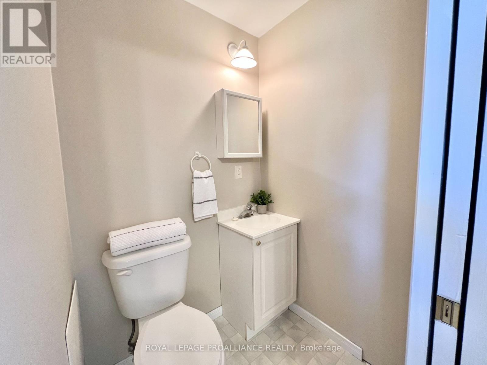 232 Montrose Road, Quinte West, Ontario  K8R 1A9 - Photo 12 - X12446509