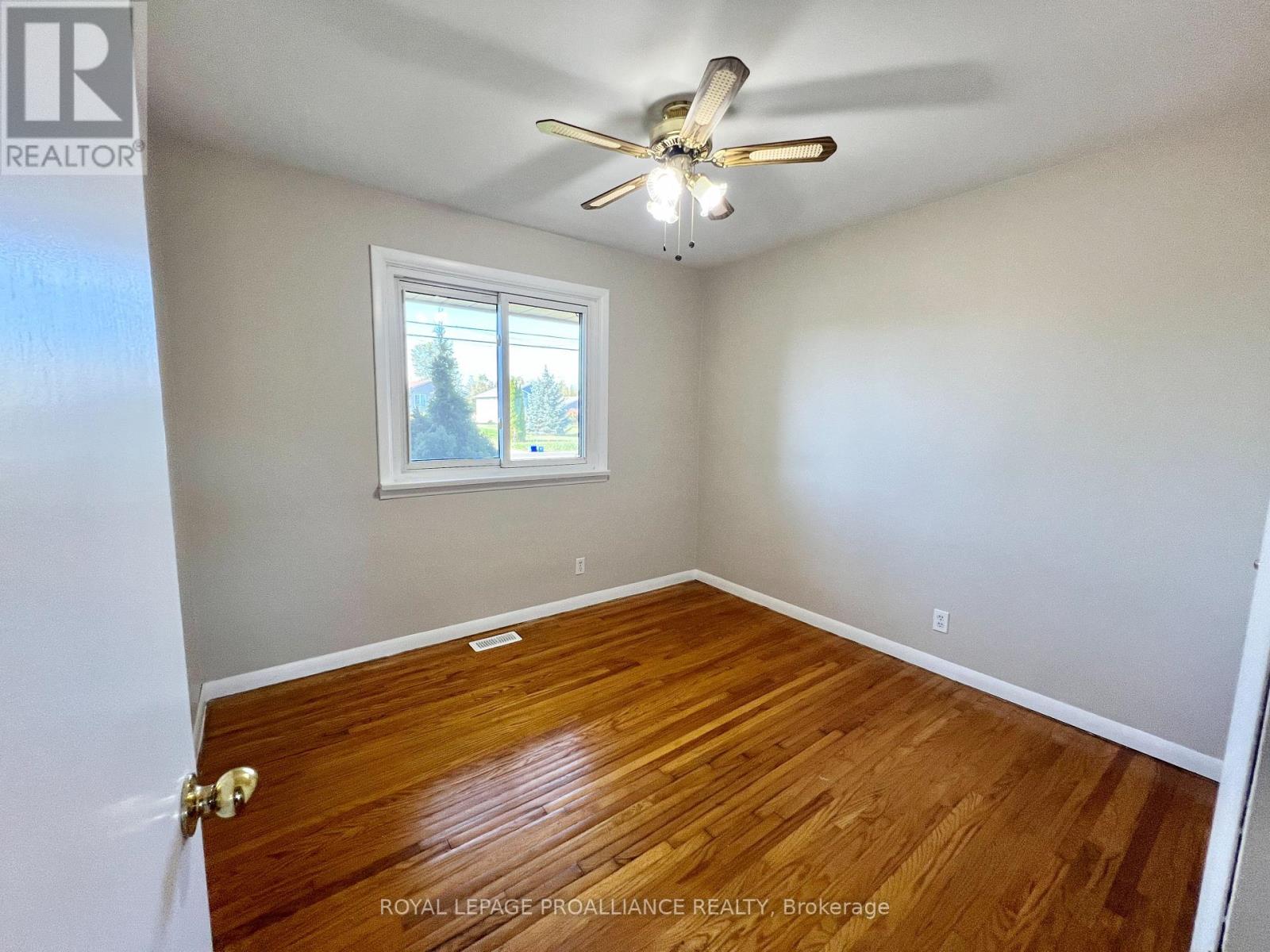 232 Montrose Road, Quinte West, Ontario  K8R 1A9 - Photo 13 - X12446509