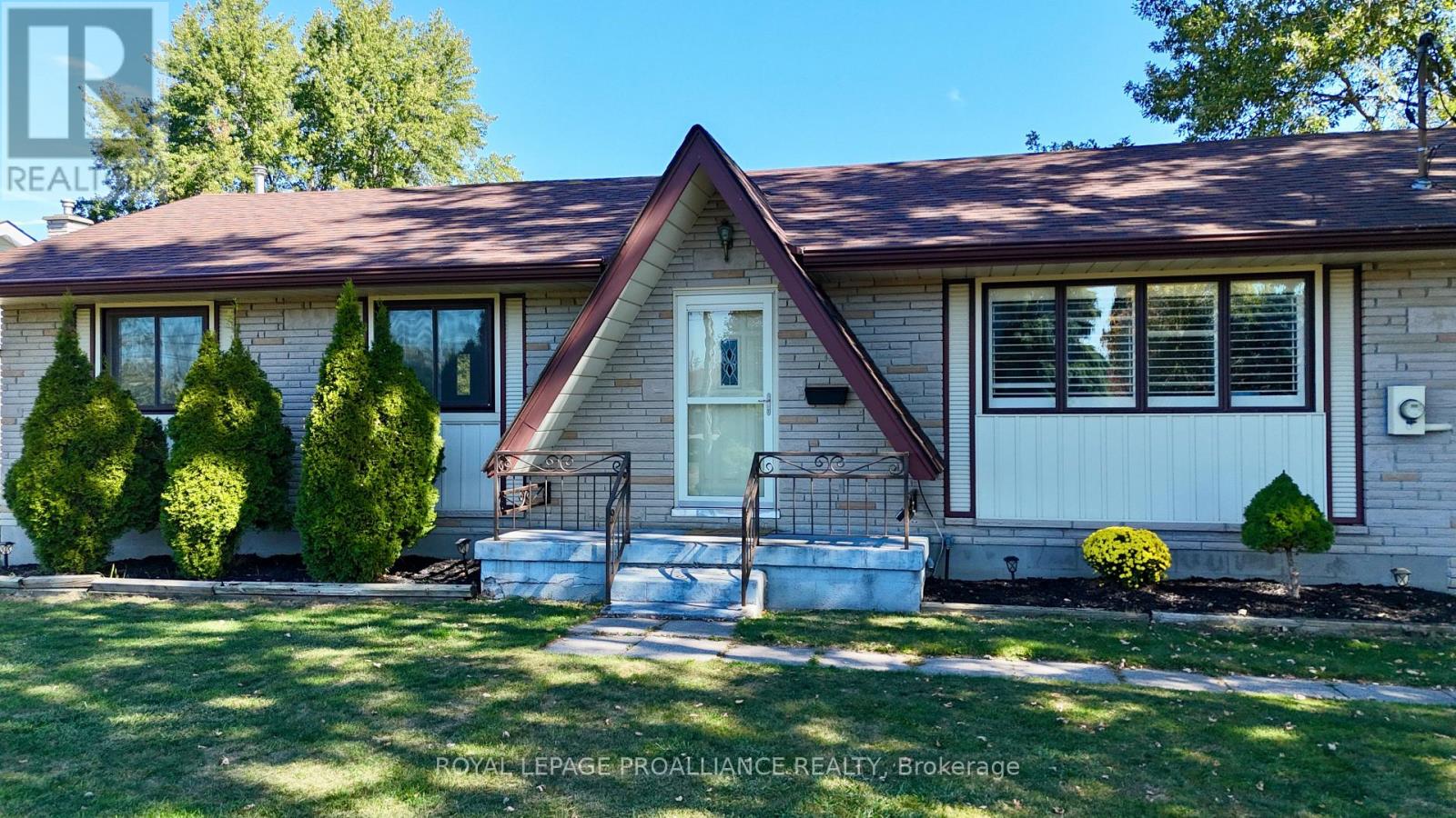 232 Montrose Road, Quinte West, Ontario  K8R 1A9 - Photo 2 - X12446509