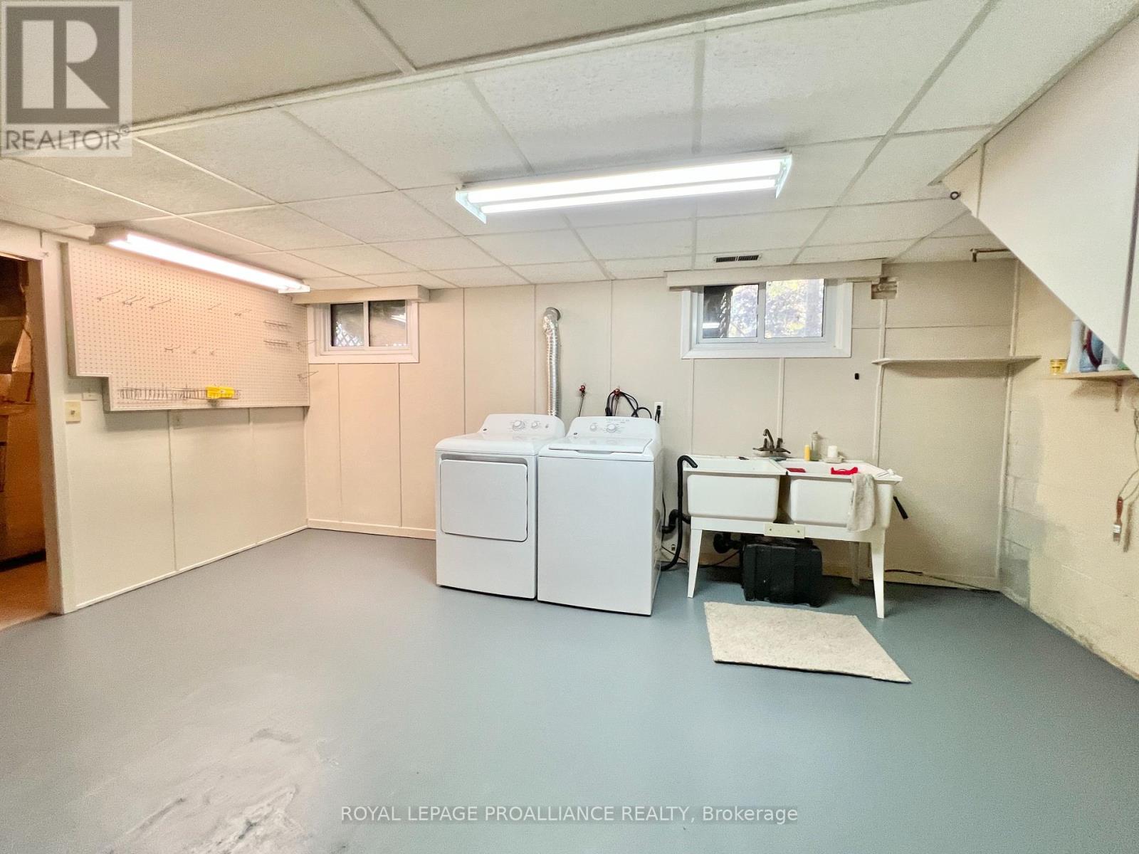 232 Montrose Road, Quinte West, Ontario  K8R 1A9 - Photo 21 - X12446509