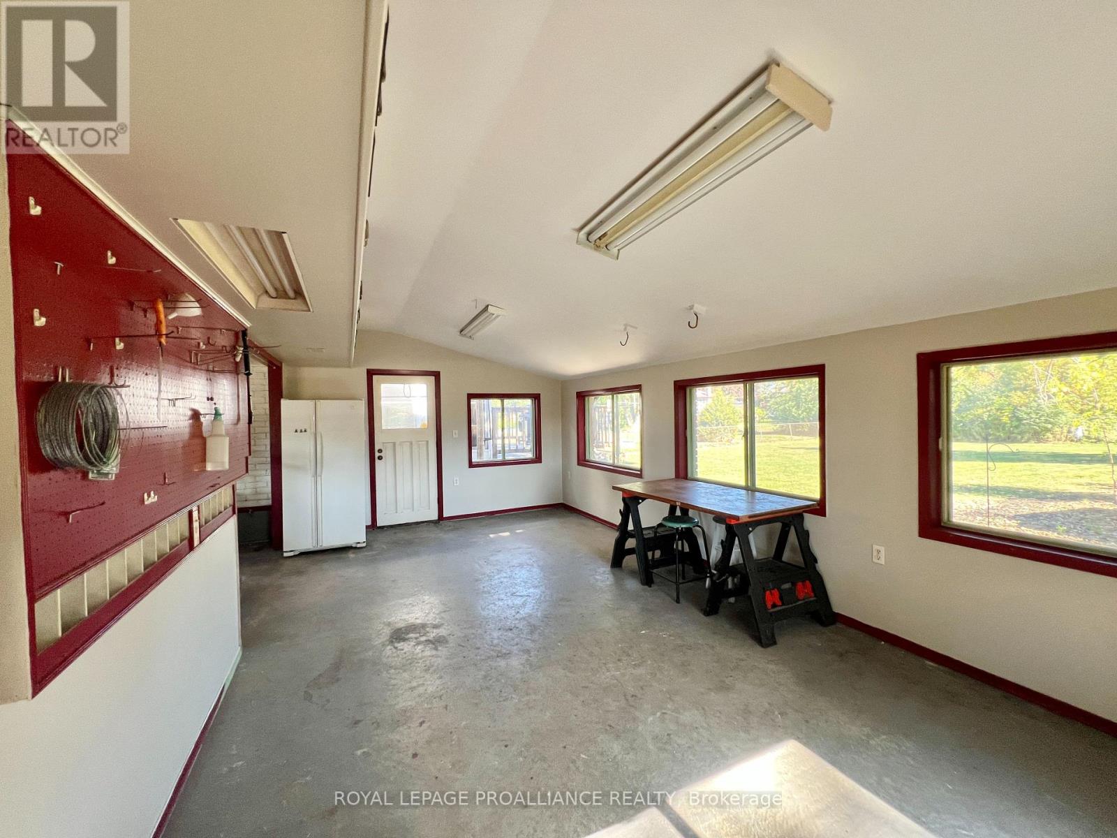 232 Montrose Road, Quinte West, Ontario  K8R 1A9 - Photo 25 - X12446509