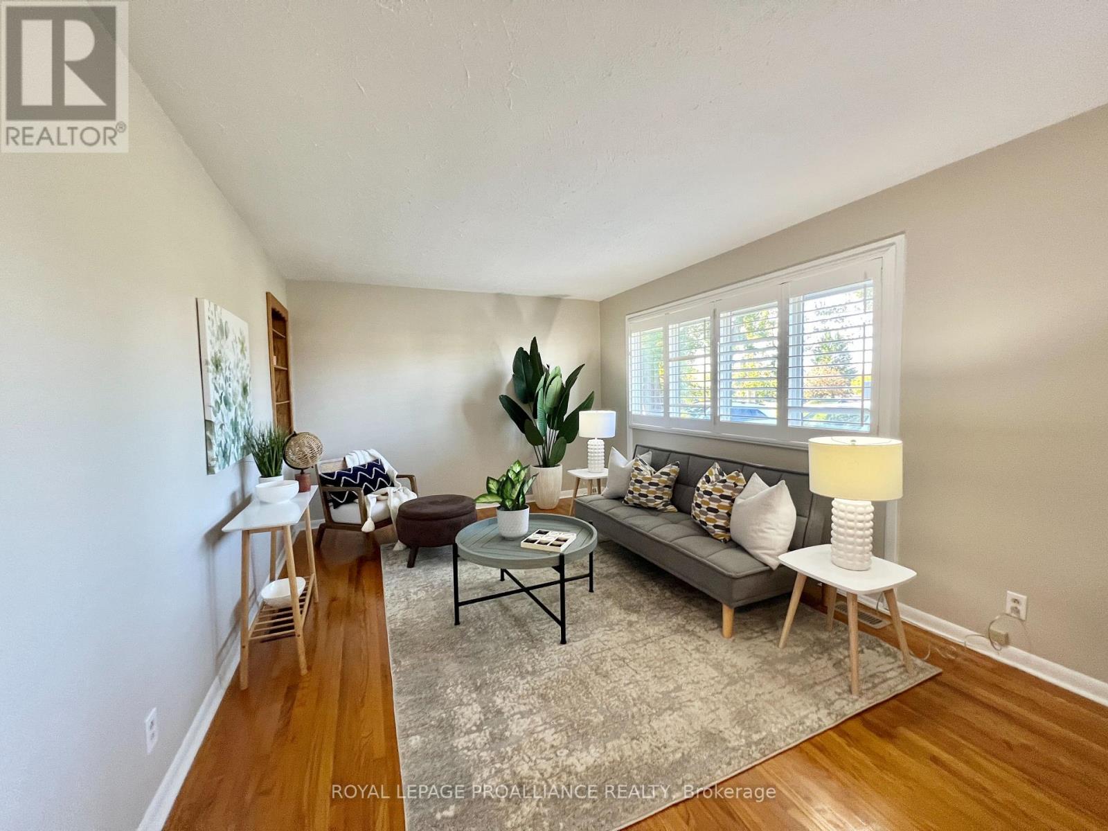 232 Montrose Road, Quinte West, Ontario  K8R 1A9 - Photo 4 - X12446509