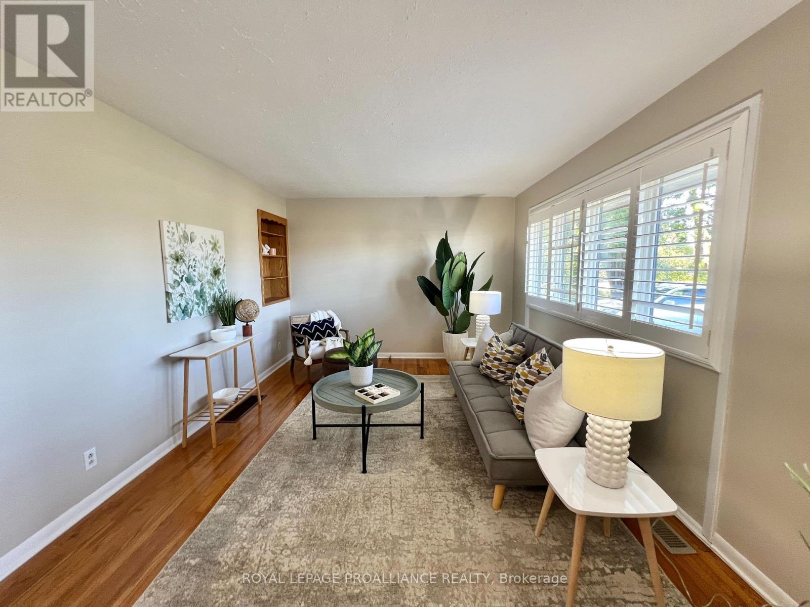 232 Montrose Road, Quinte West, Ontario  K8R 1A9 - Photo 5 - X12446509