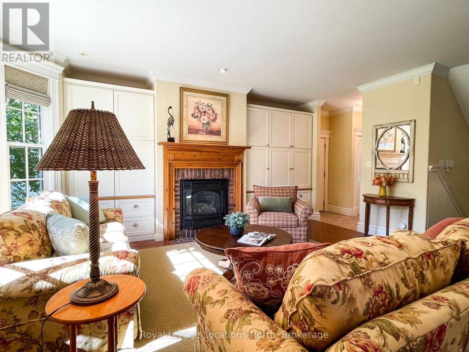 202 Snowbridge Way, Blue Mountains, Ontario  L9Y 0V1 - Photo 6 - X12443785