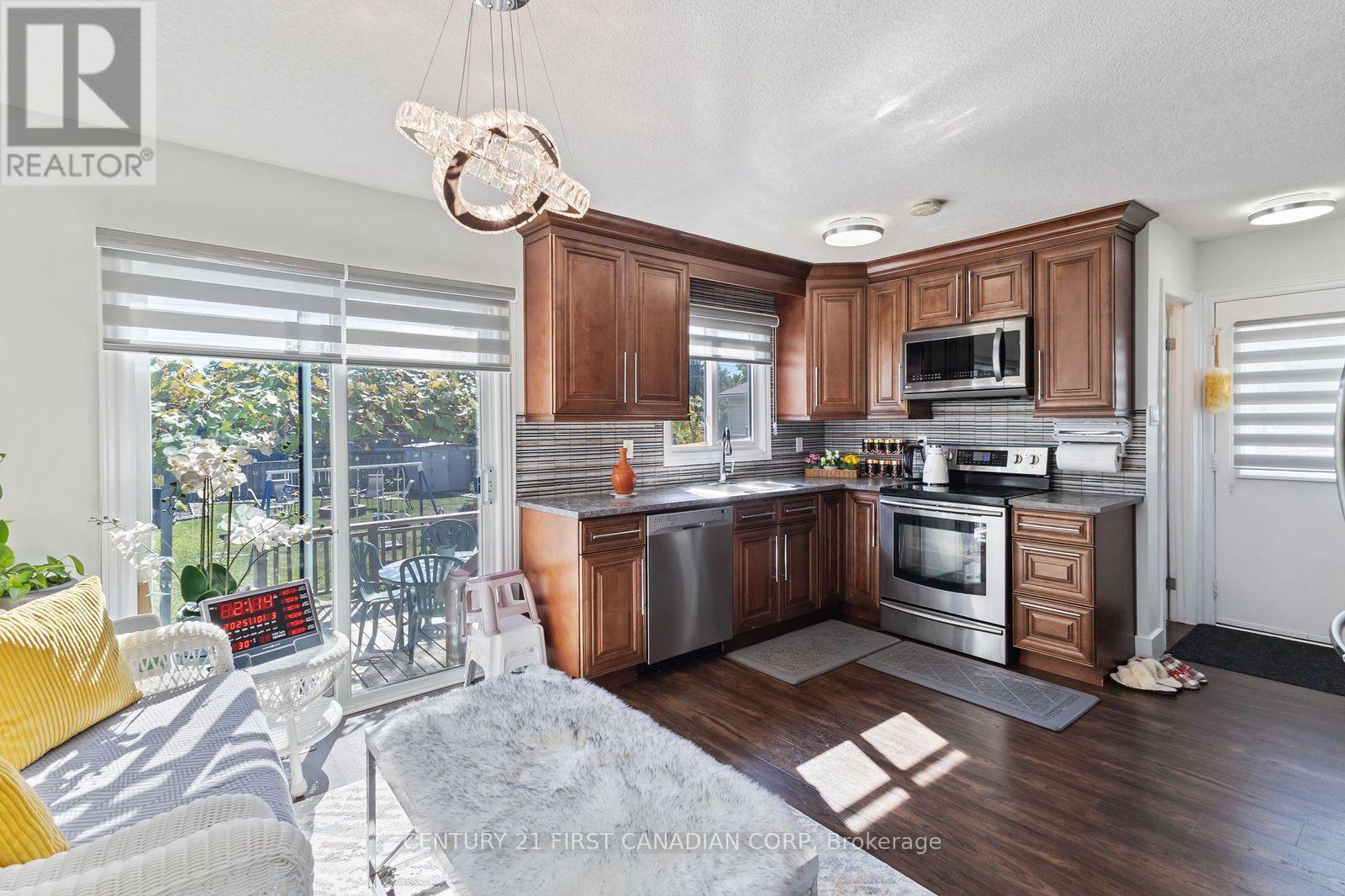 172 Golfdale Crescent, London South (South Q), Ontario  N6C 5X4 - Photo 4 - X12446205