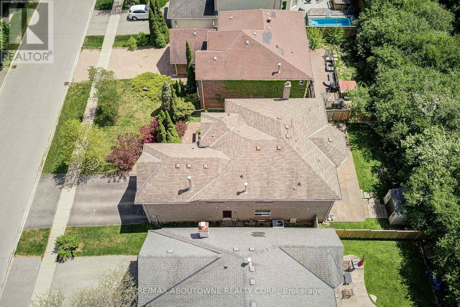 318 Northwood Drive, Oakville, Ontario  L6M 1M7 - Photo 12 - W12288472