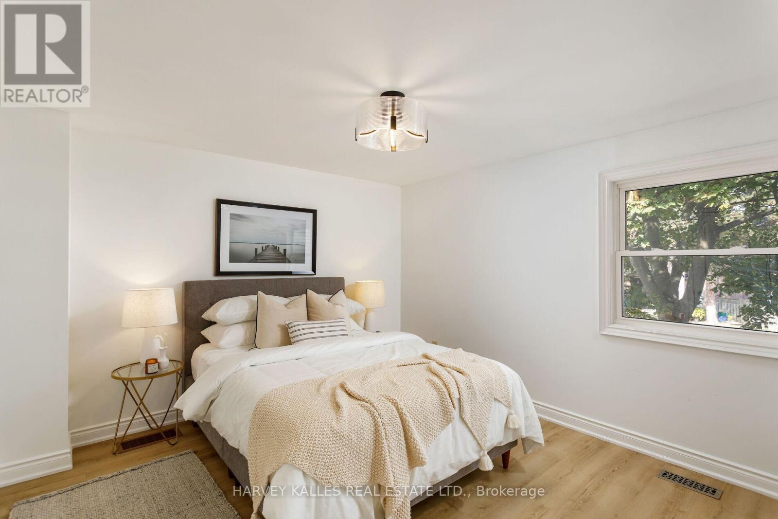 1084 Bordeaux Court, Mississauga, Ontario  L5H 4B4 - Photo 30 - W12443263