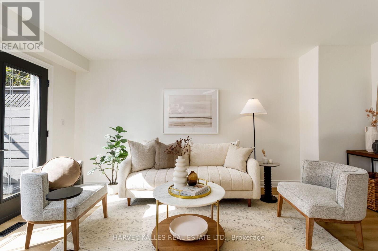 1084 Bordeaux Court, Mississauga, Ontario  L5H 4B4 - Photo 8 - W12443263