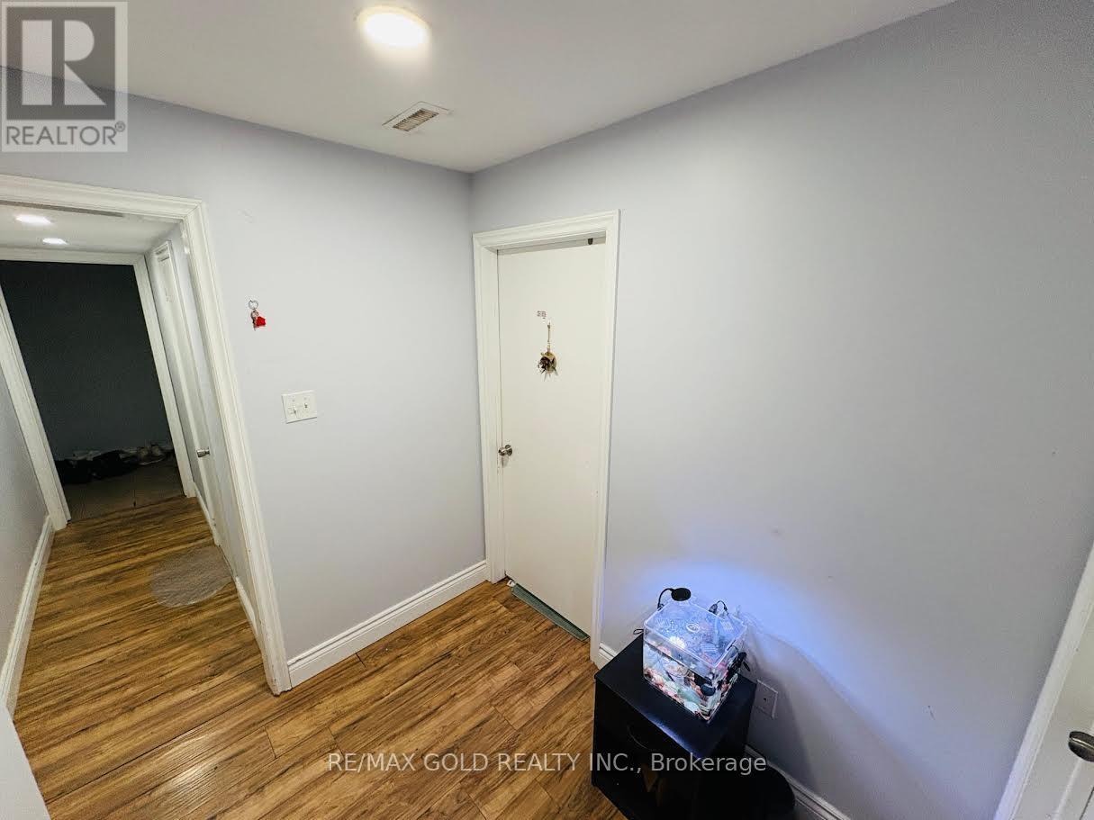 56 Tumbleweed Crescent, London South, Ontario  N6E 2N7 - Photo 6 - X12446216