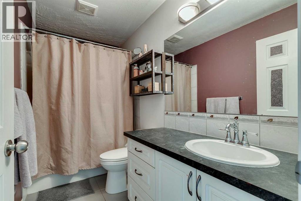 51 Spring Meadows Bay, Okotoks, Alberta  T1S 2G8 - Photo 20 - A2259710
