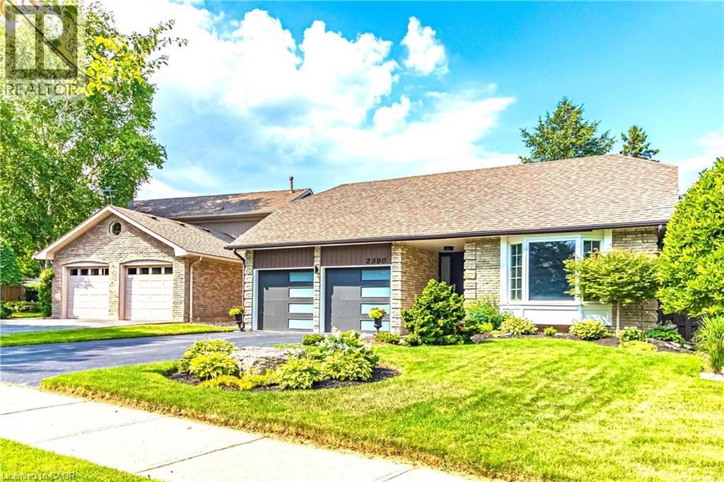 2390 Sinclair Circle, Burlington, Ontario  L7P 3C3 - Photo 1 - 40776617