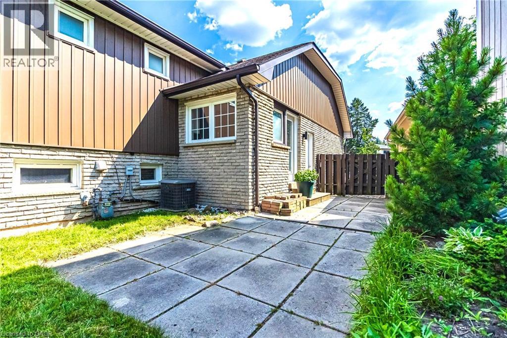 2390 Sinclair Circle, Burlington, Ontario  L7P 3C3 - Photo 23 - 40776617