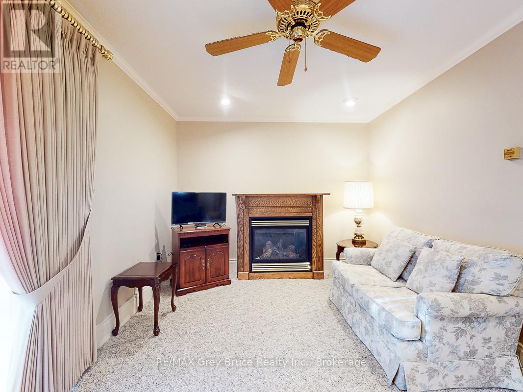 714 4th Avenue E, Owen Sound, Ontario  N4K 2N6 - Photo 19 - X12446611