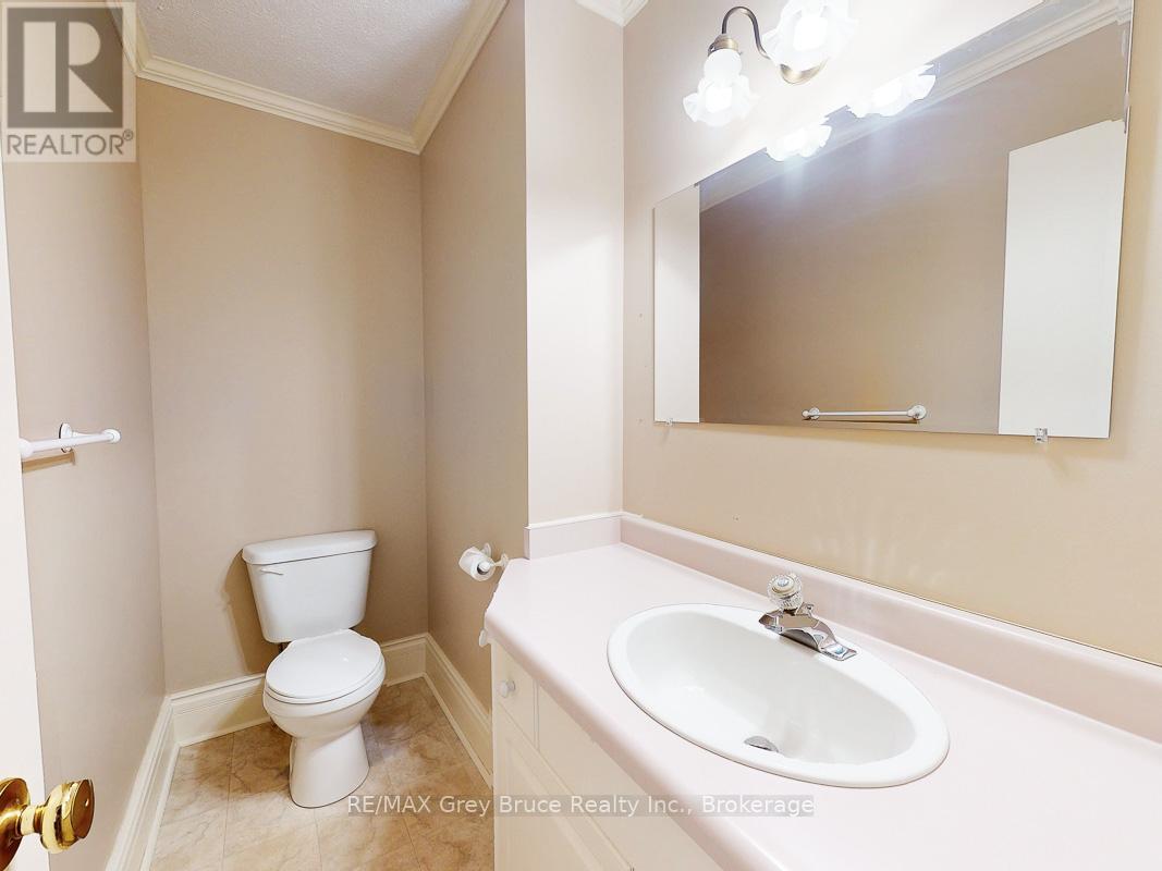 714 4th Avenue E, Owen Sound, Ontario  N4K 2N6 - Photo 21 - X12446611