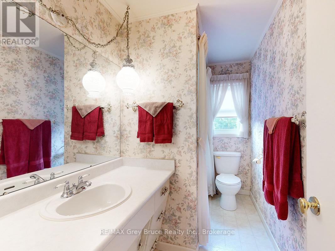 714 4th Avenue E, Owen Sound, Ontario  N4K 2N6 - Photo 23 - X12446611