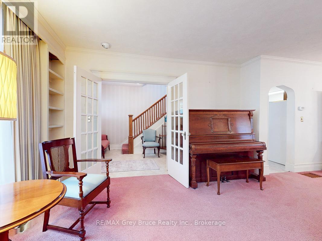 714 4th Avenue E, Owen Sound, Ontario  N4K 2N6 - Photo 8 - X12446611