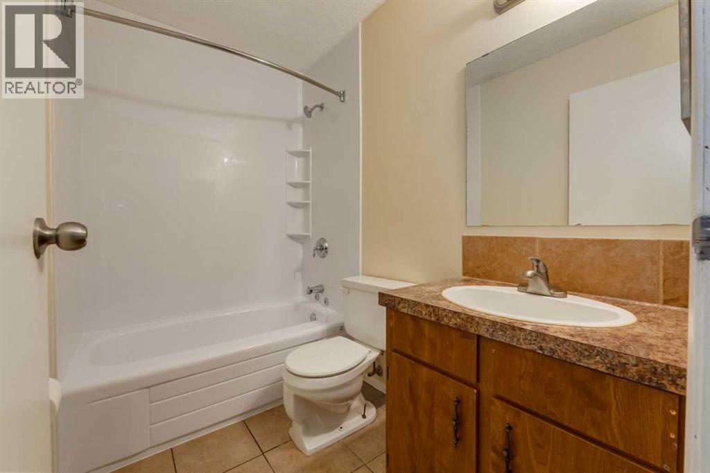 221, 200 Brookpark Drive Sw, Calgary, Alberta  T2W 3E5 - Photo 23 - A2258123