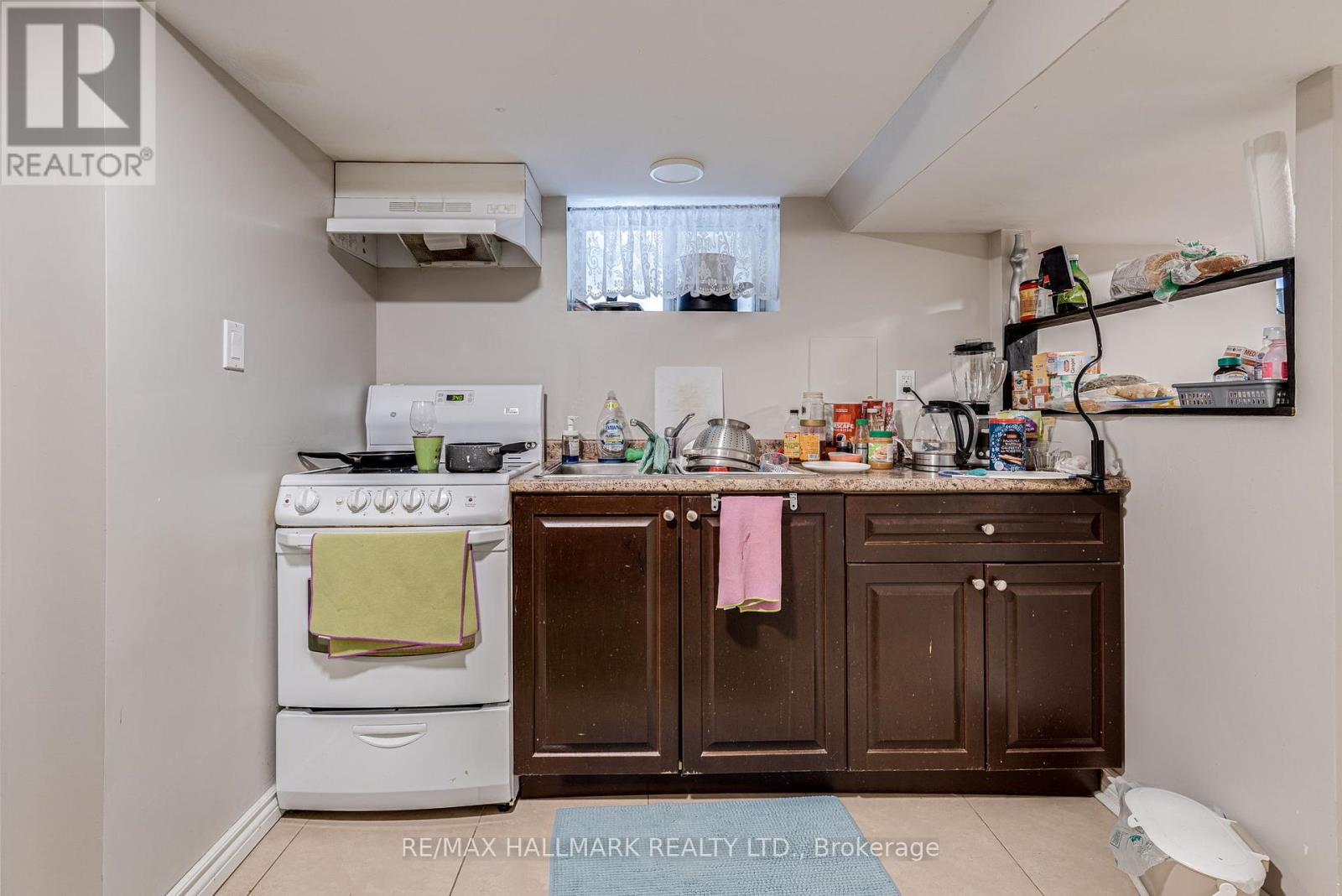 329 Vaughan Road, Toronto (Humewood-Cedarvale), Ontario  M6C 2N5 - Photo 11 - C12446486