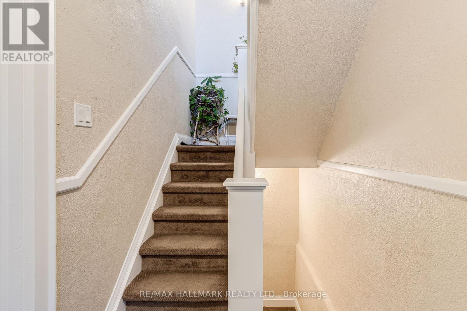 329 Vaughan Road, Toronto (Humewood-Cedarvale), Ontario  M6C 2N5 - Photo 3 - C12446486