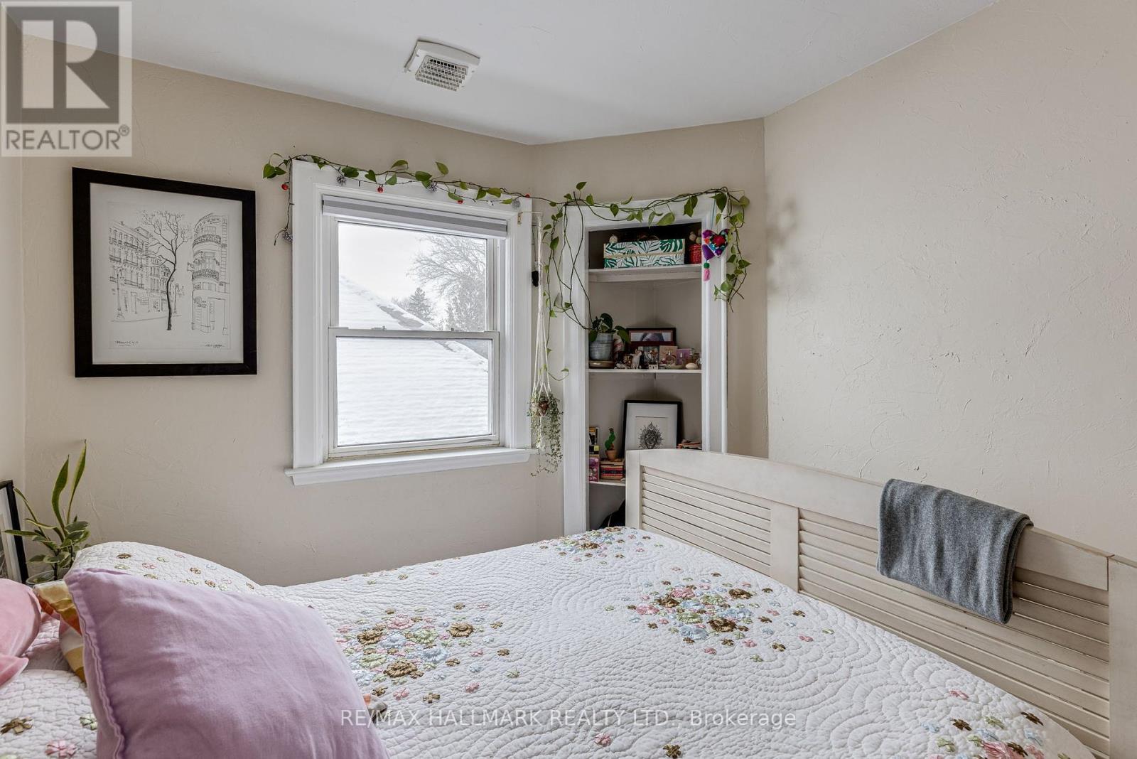 327 Vaughan Road, Toronto (Humewood-Cedarvale), Ontario  M6C 2N5 - Photo 8 - C12446491