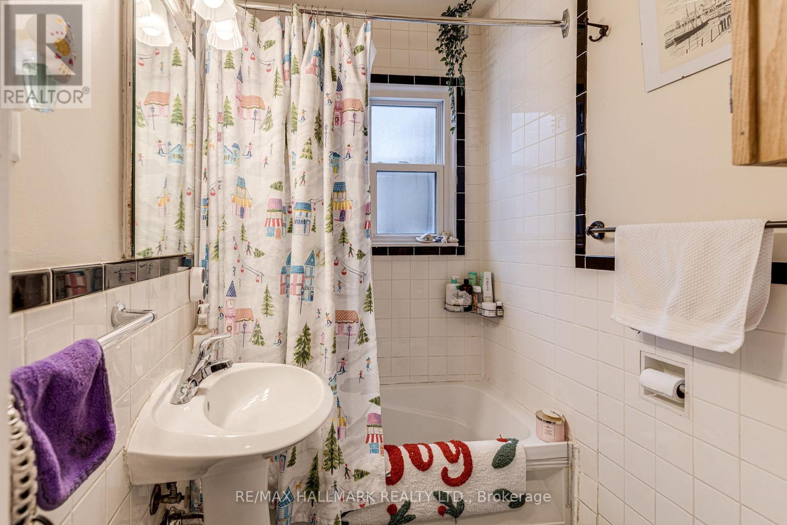 327 Vaughan Road, Toronto (Humewood-Cedarvale), Ontario  M6C 2N5 - Photo 9 - C12446491