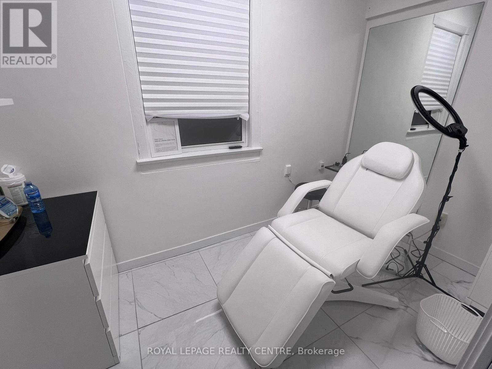 1034 Eglinton Avenue W, Toronto (Forest Hill North), Ontario  M6C 2C5 - Photo 10 - C12446525