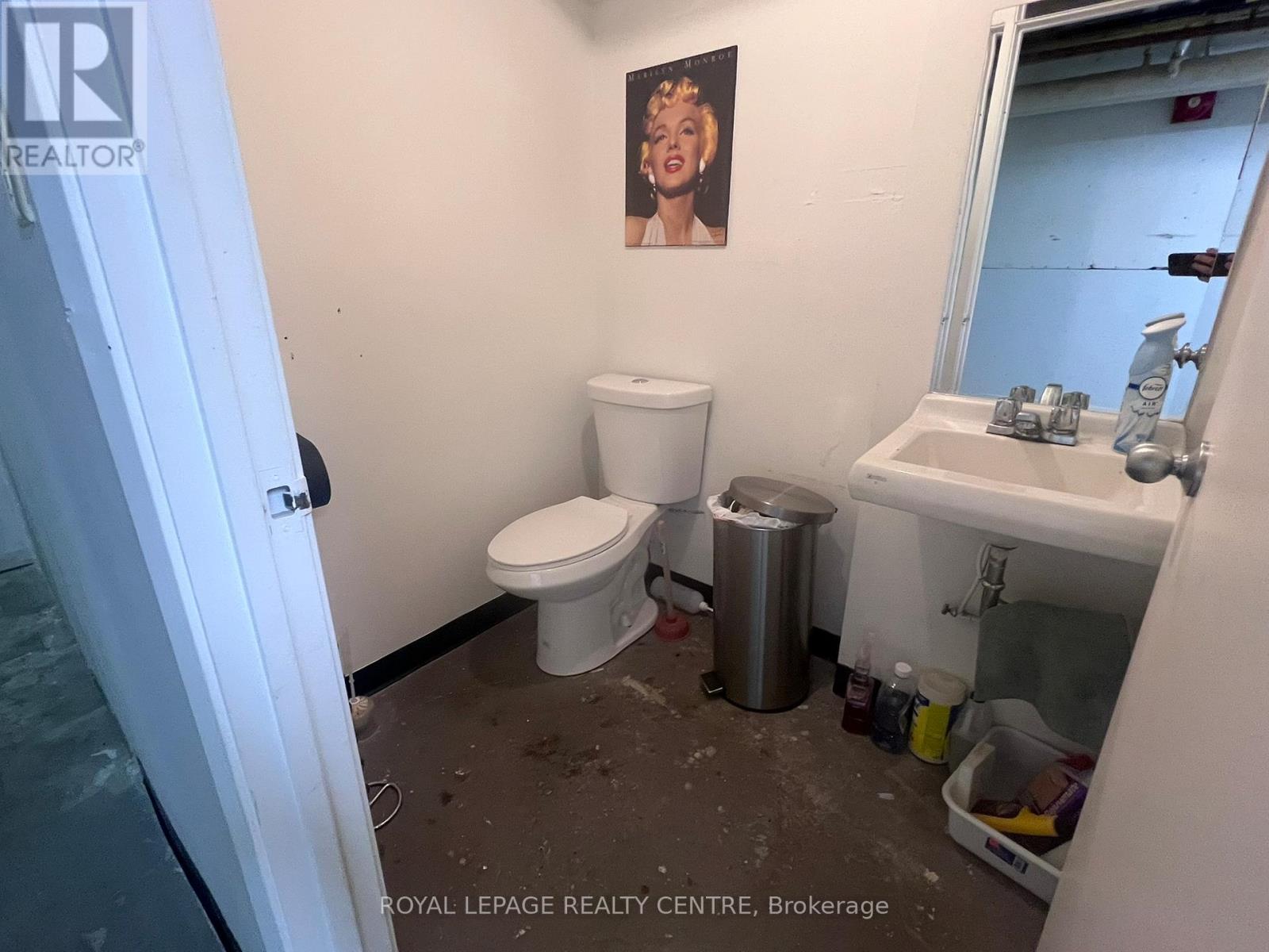 1034 Eglinton Avenue W, Toronto (Forest Hill North), Ontario  M6C 2C5 - Photo 12 - C12446525