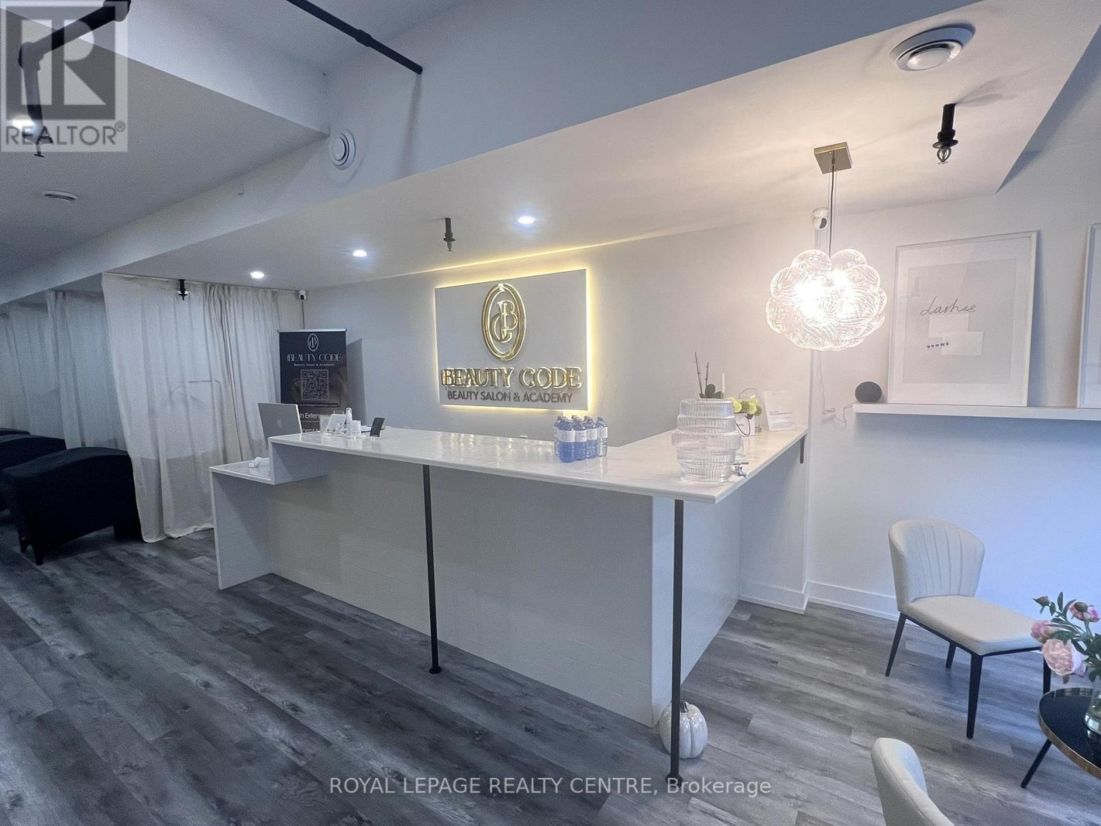 1034 Eglinton Avenue W, Toronto (Forest Hill North), Ontario  M6C 2C5 - Photo 3 - C12446525