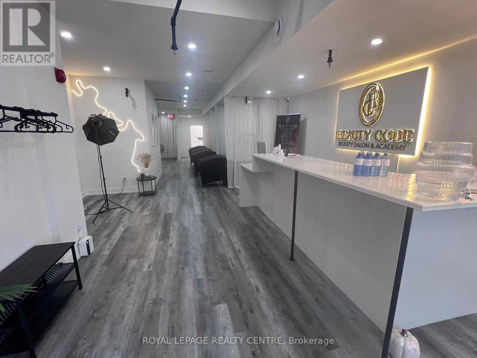 1034 Eglinton Avenue W, Toronto (Forest Hill North), Ontario  M6C 2C5 - Photo 4 - C12446525