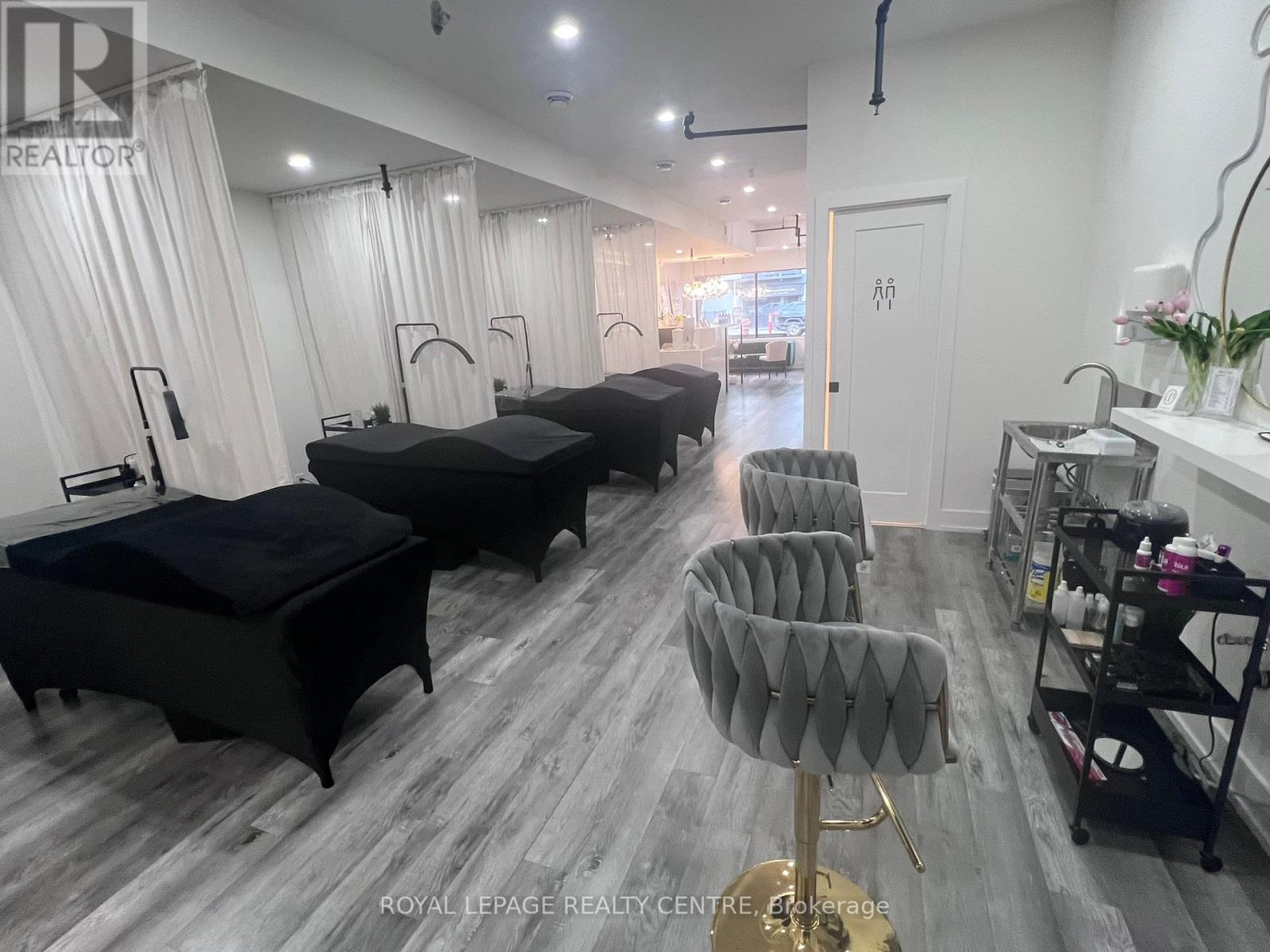 1034 Eglinton Avenue W, Toronto (Forest Hill North), Ontario  M6C 2C5 - Photo 8 - C12446525