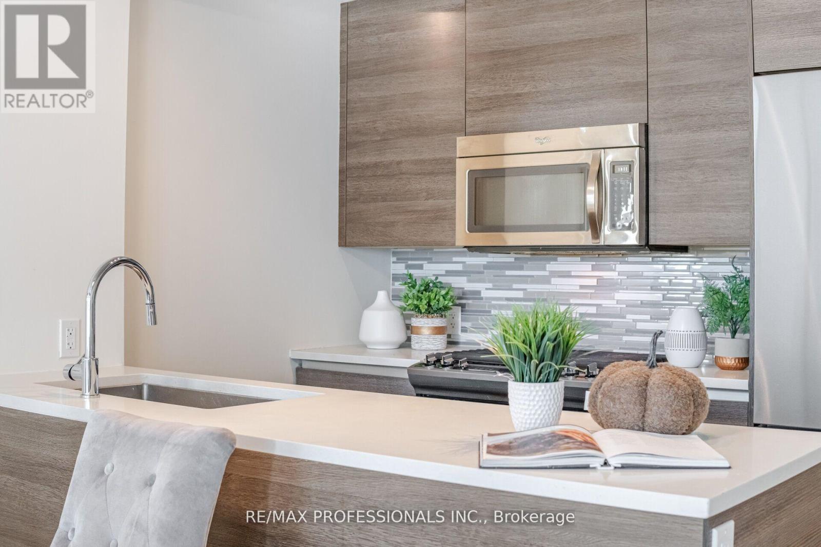 716 - 111 Bathurst Street, Toronto, Ontario  M5V 0M9 - Photo 10 - C12446531