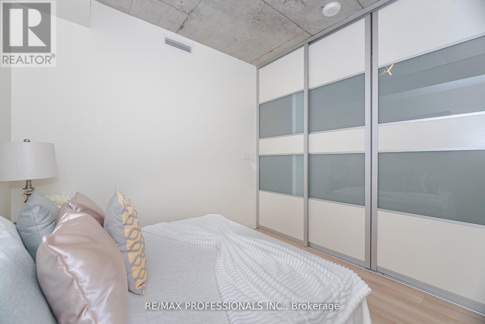 716 - 111 Bathurst Street, Toronto, Ontario  M5V 0M9 - Photo 27 - C12446531