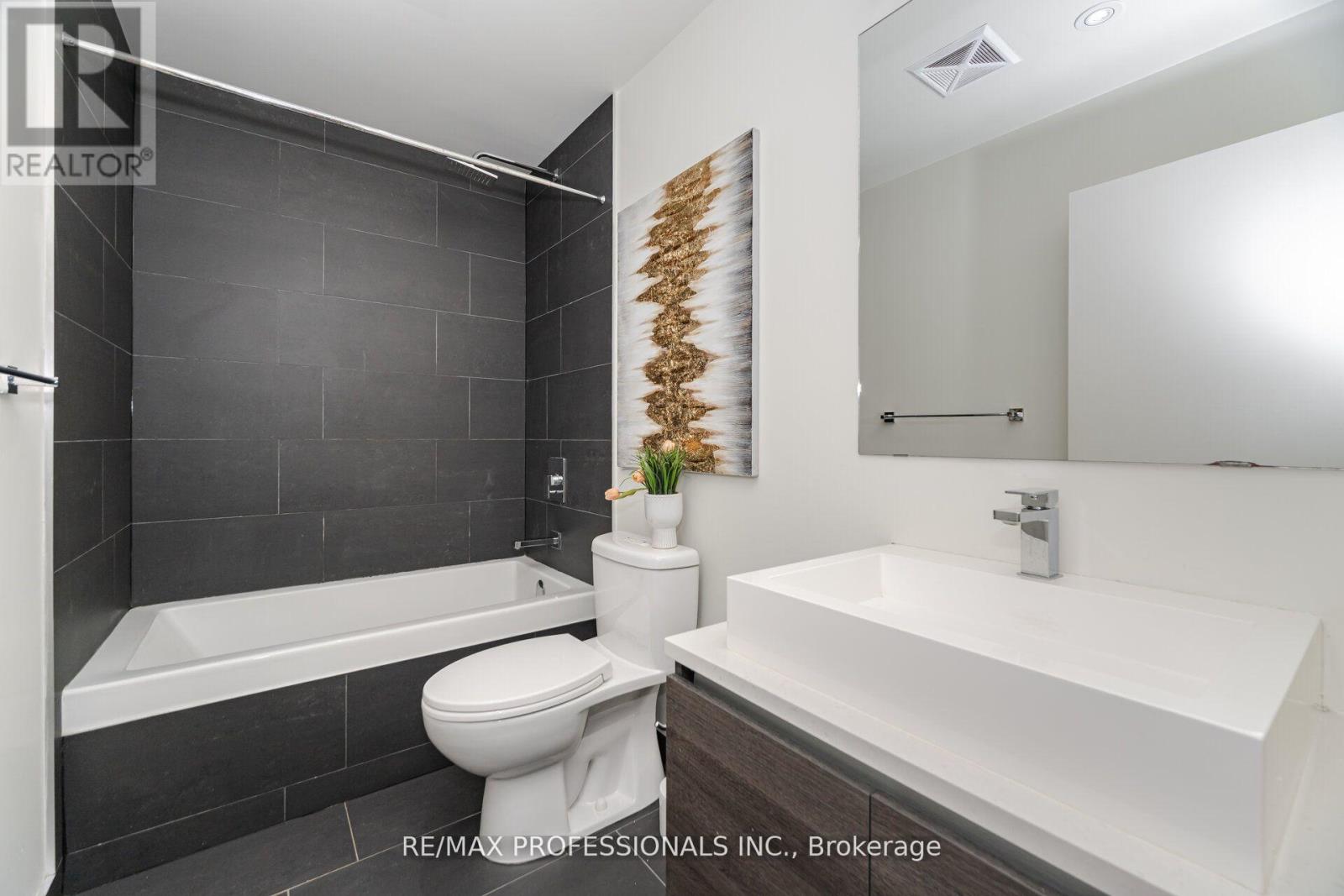 716 - 111 Bathurst Street, Toronto, Ontario  M5V 0M9 - Photo 28 - C12446531