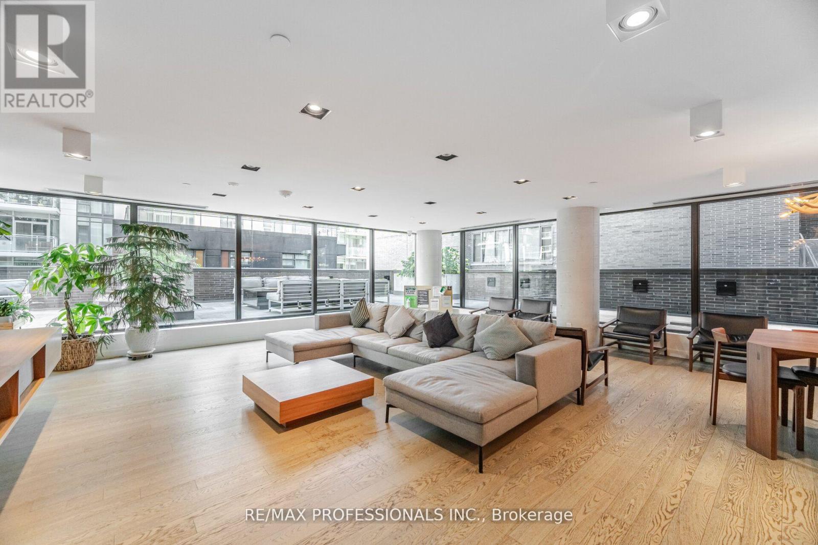 716 - 111 Bathurst Street, Toronto, Ontario  M5V 0M9 - Photo 34 - C12446531