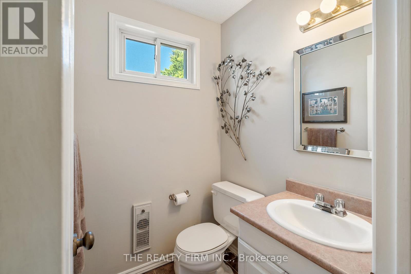 26 Monmore Road, London North (North F), Ontario  N6G 2W6 - Photo 8 - X12446618