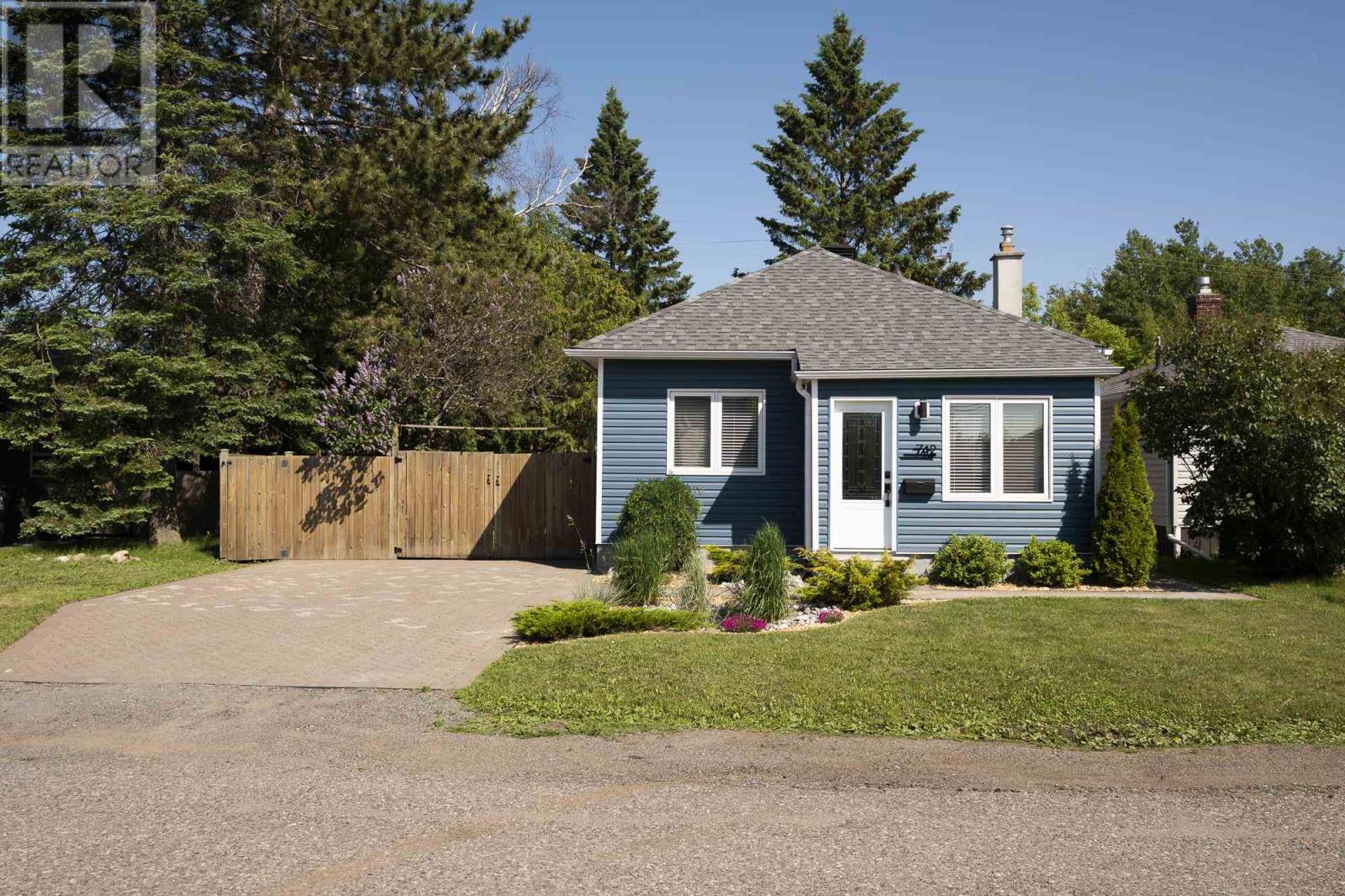 742 Catherine St, Thunder Bay, Ontario  P7E 1L3 - Photo 1 - TB251848