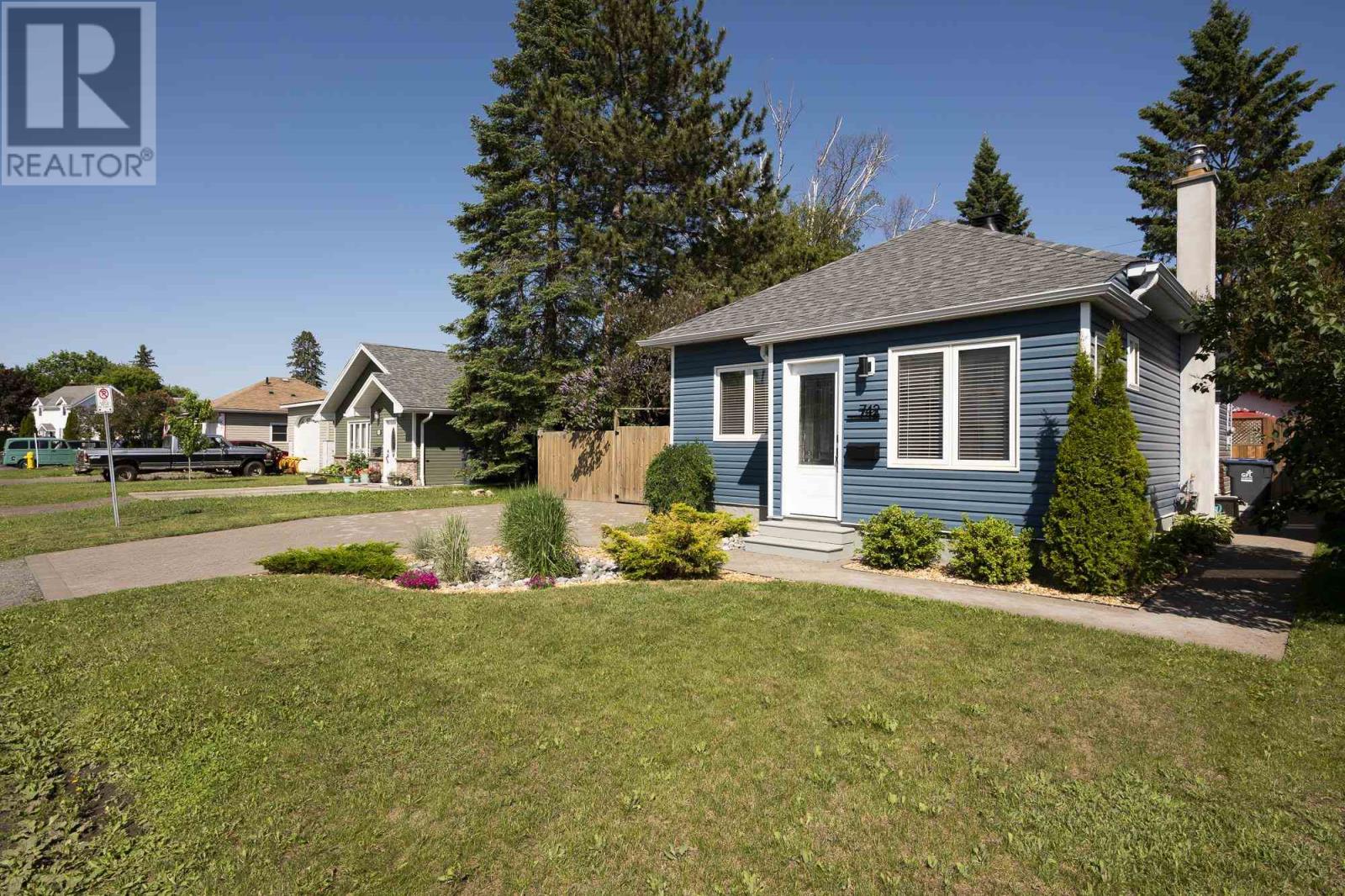 742 Catherine St, Thunder Bay, Ontario  P7E 1L3 - Photo 3 - TB251848