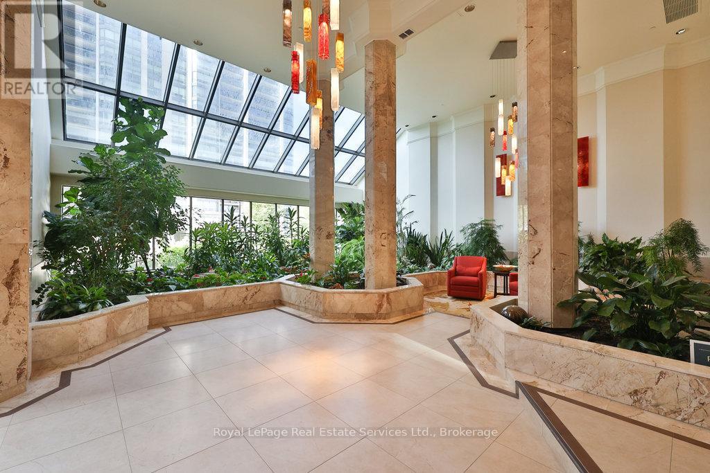 607 - 2170 Marine Drive, Oakville, Ontario  L6L 5V1 - Photo 3 - W12446546