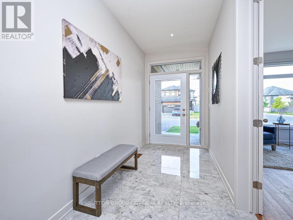 732 Wooler Place, Ottawa, Ontario  K1T 0T5 - Photo 3 - X12446585