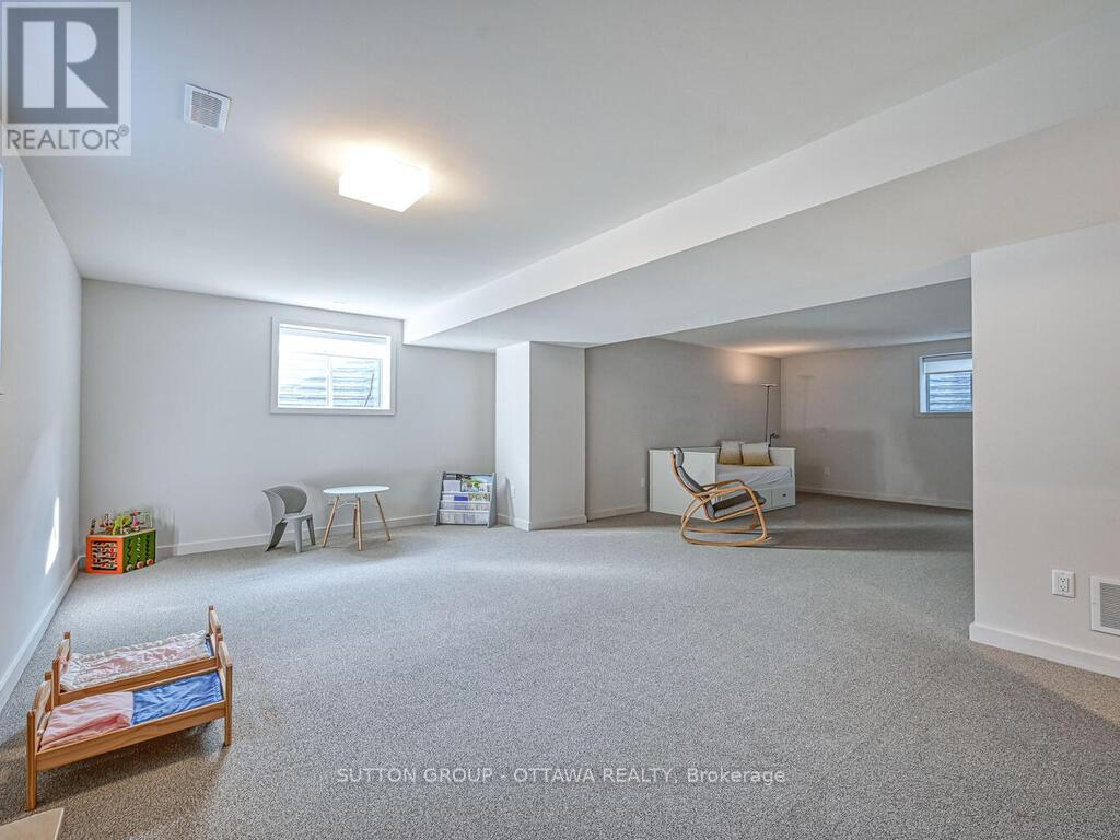 732 Wooler Place, Ottawa, Ontario  K1T 0T5 - Photo 33 - X12446585