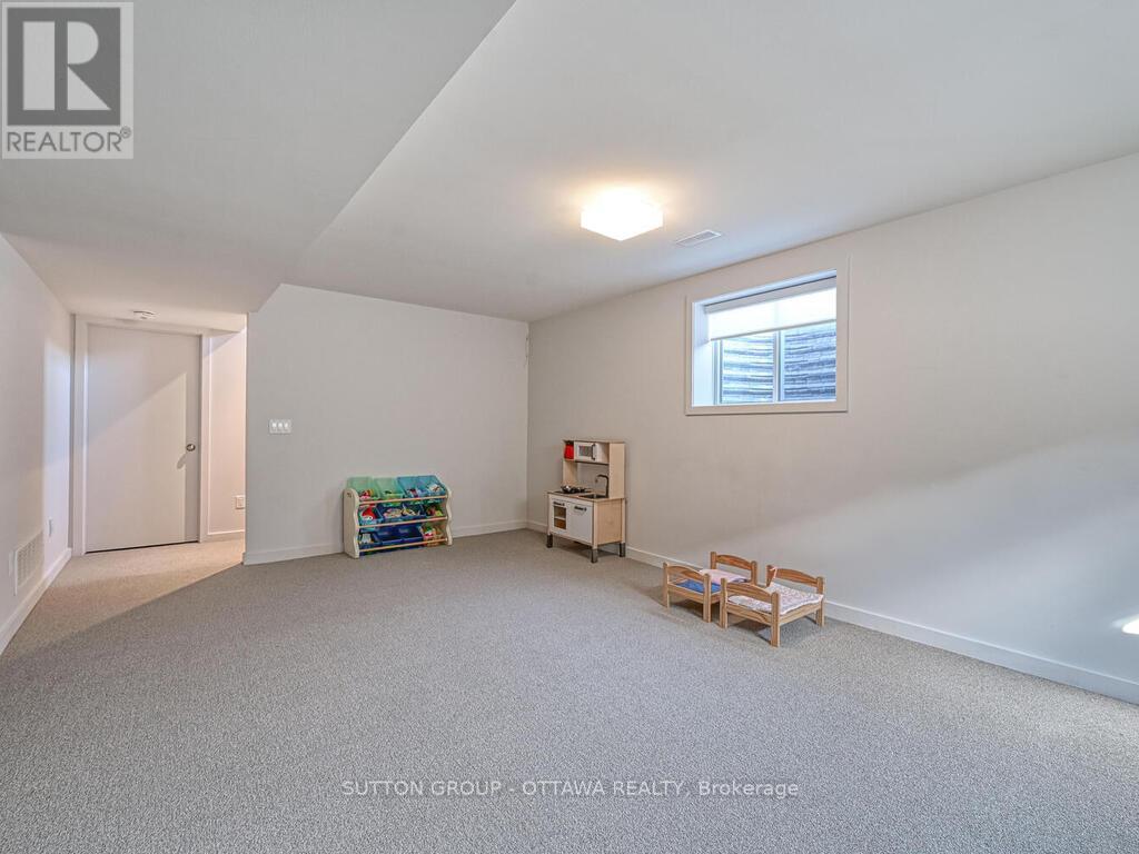 732 Wooler Place, Ottawa, Ontario  K1T 0T5 - Photo 34 - X12446585